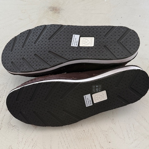 Ariat woman’s cruiser slip on shoes in chocolate chip suede cow print 9 NWT $95 - Picture 6 of 8